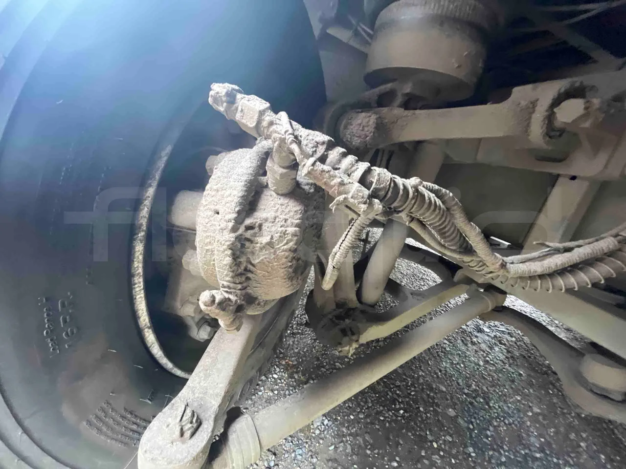 King Long XMQ6996 - front brake calipers right
