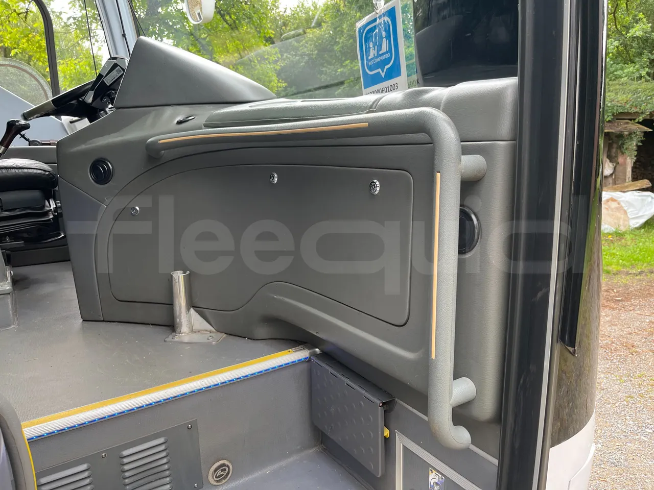 King Long XMQ6996 - handrails photo