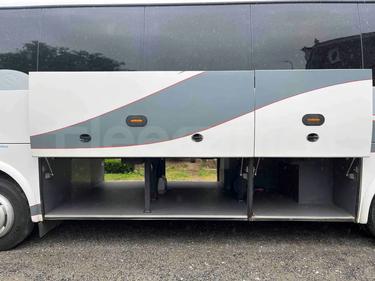 King Long XMQ6996 - luggage rack photo