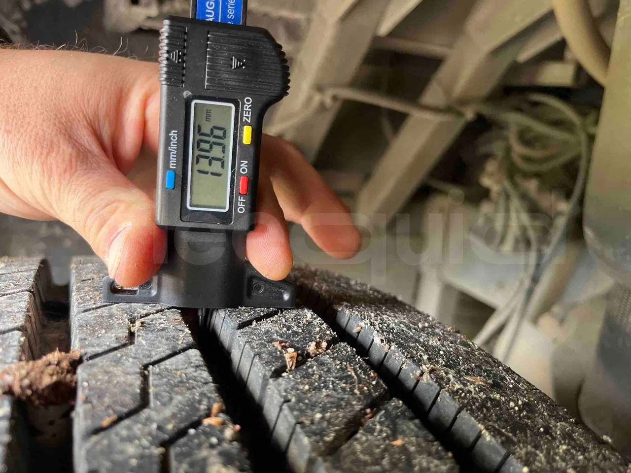 King Long XMQ6996 - tread condition front tires left