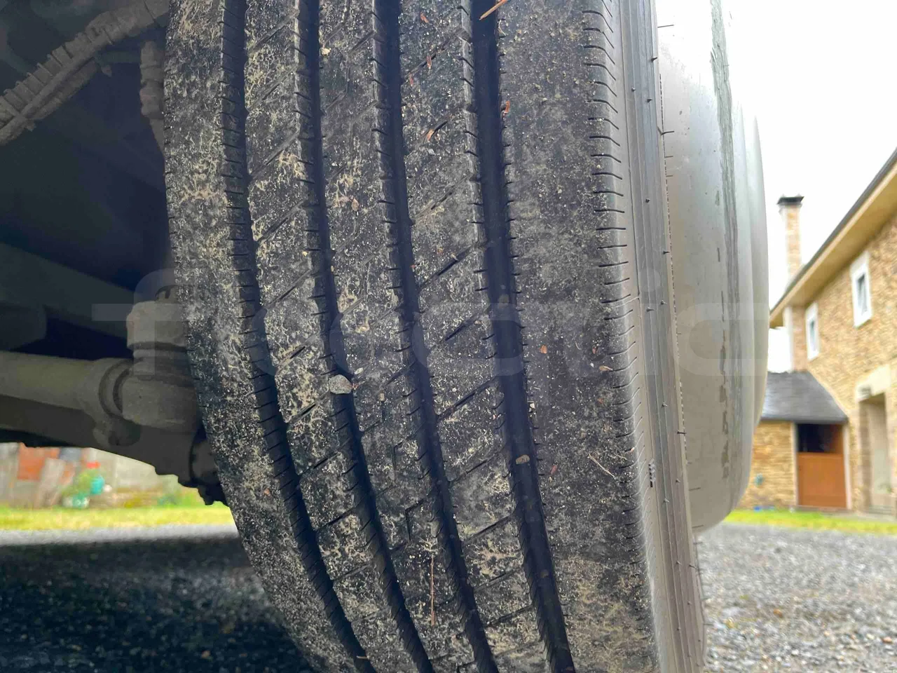 King Long XMQ6996 - tread condition front tires right