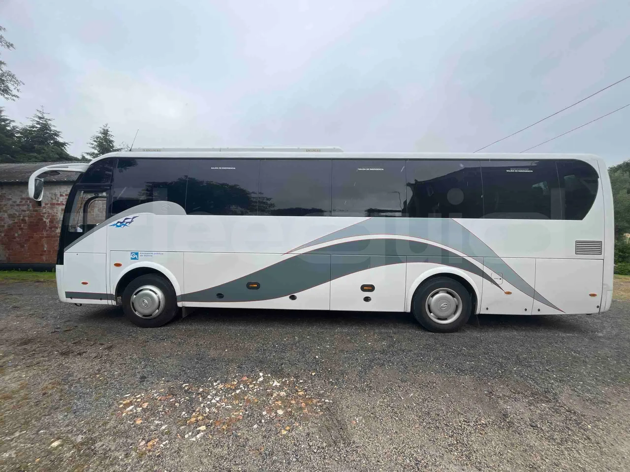 King Long XMQ6996 - left side photo