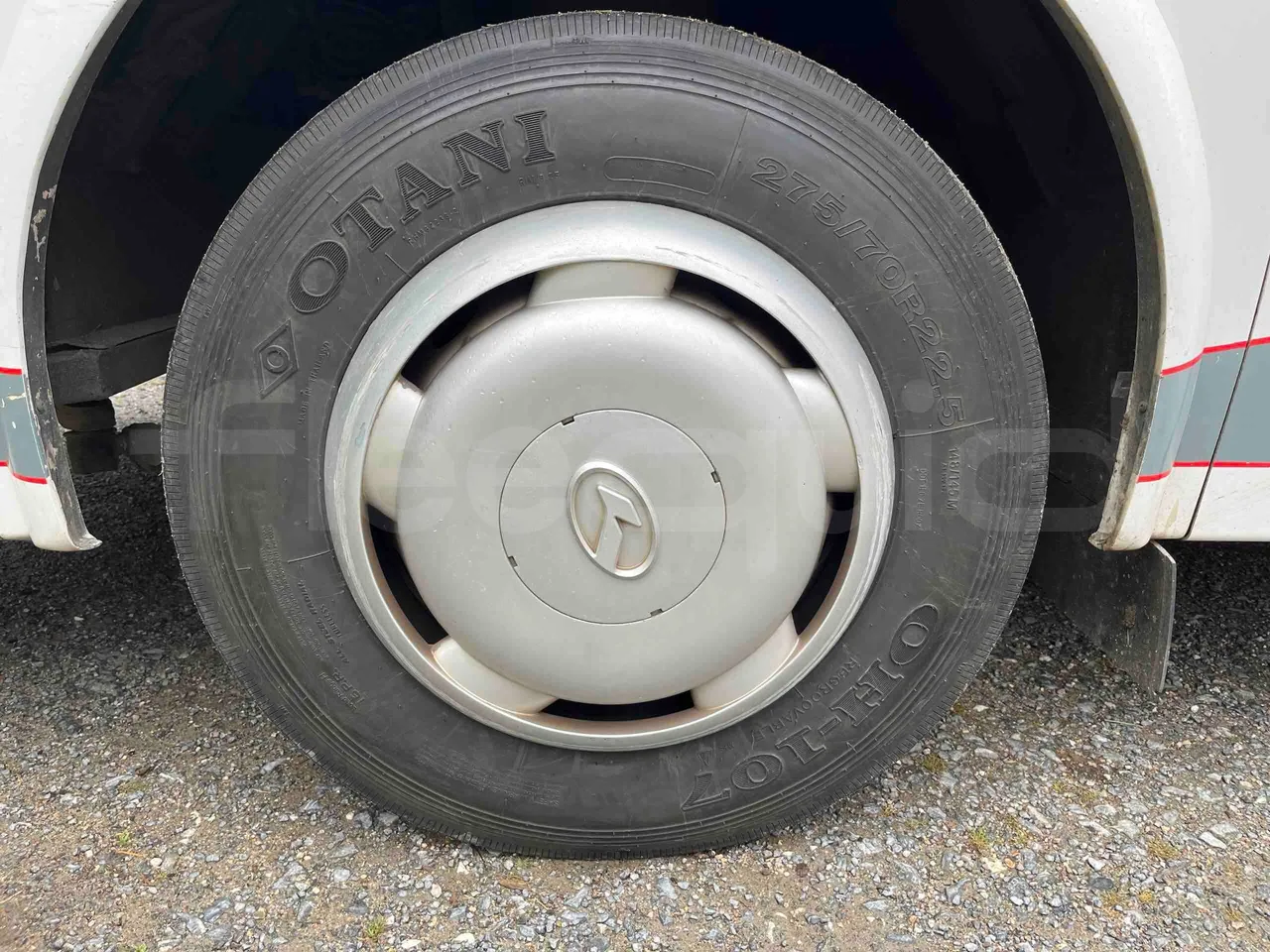 King Long XMQ6996 - front left tire measurements