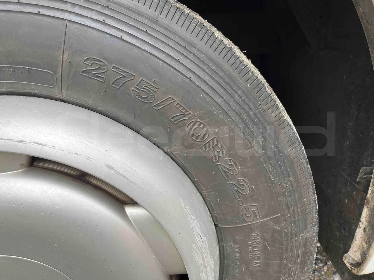 King Long XMQ6996 - rear left tire photo