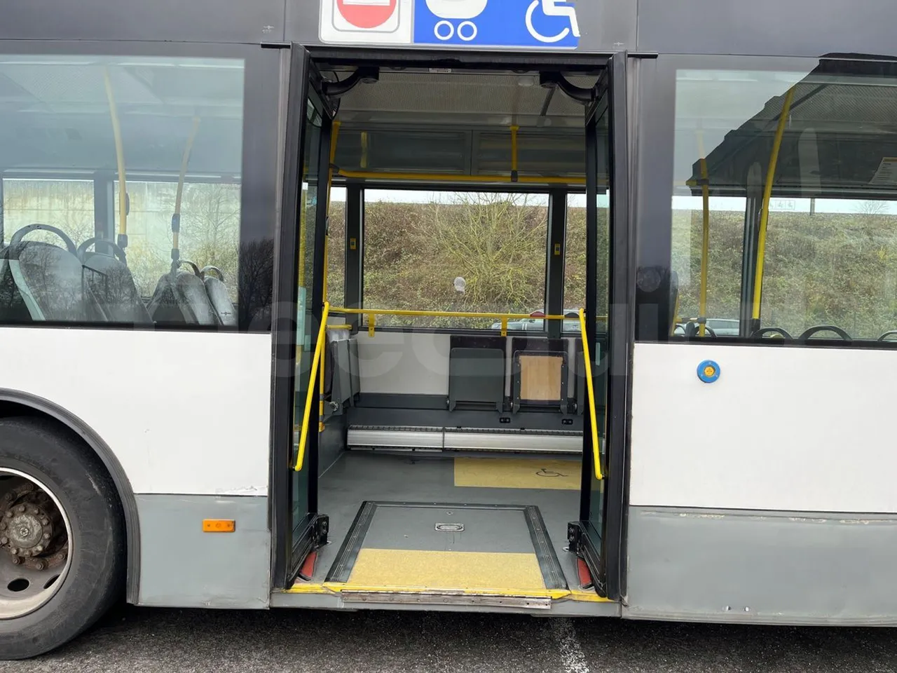 Van Hool A330 330 - EUR4 - 206kW - 12m - front door 2 open