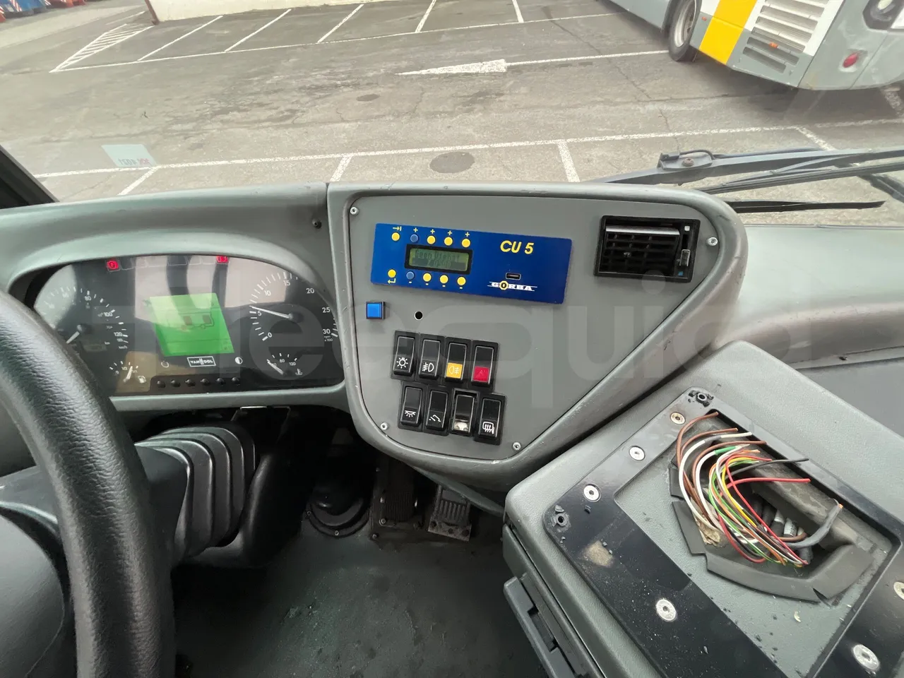 Van Hool A330 330 - EUR4 - 206kW - 12m - radio accessories photo