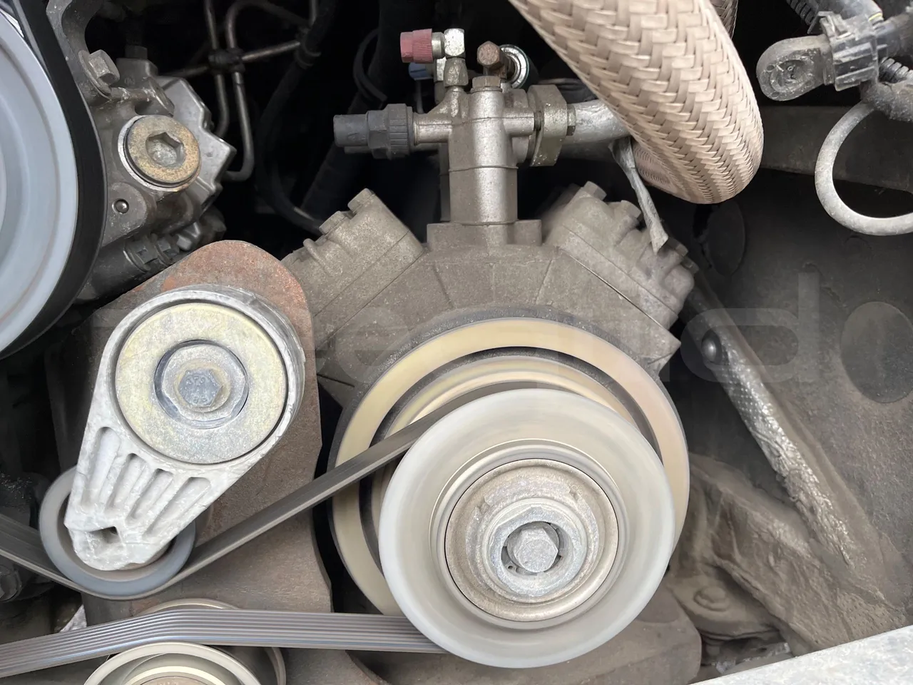 Van Hool A330 330 - EUR4 - 206kW - 12m - air conditioning compressor