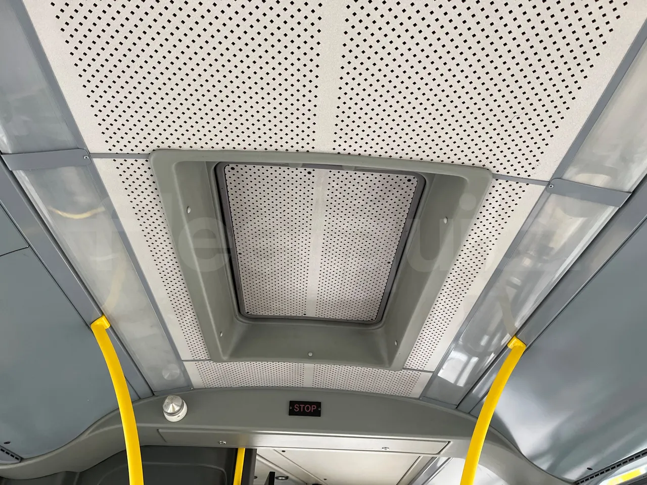 Van Hool A330 330 - EUR4 - 206kW - 12m - roof hatch 1