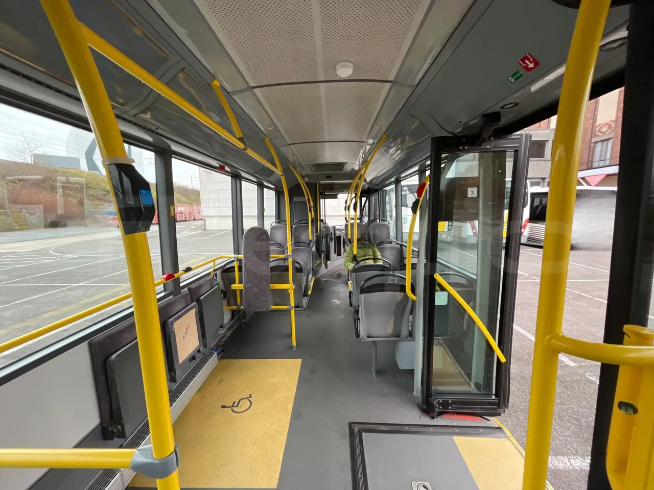 Van Hool A330 330 - EUR4 - 206kW - 12m - forward view middle aisle