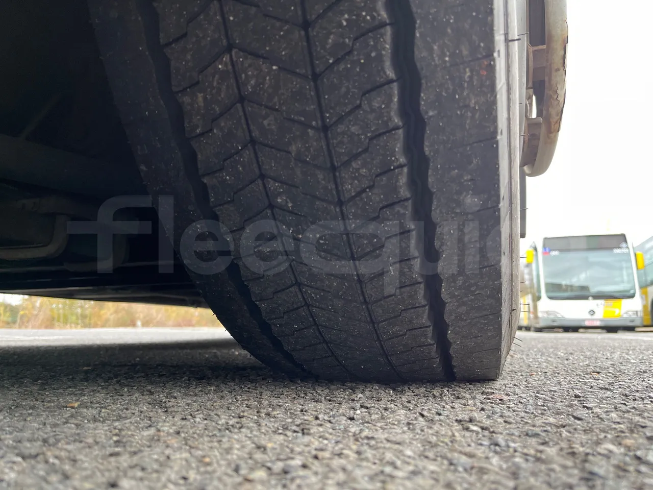 Van Hool A330 330 - EUR4 - 206kW - 12m - tread condition second axle tires left