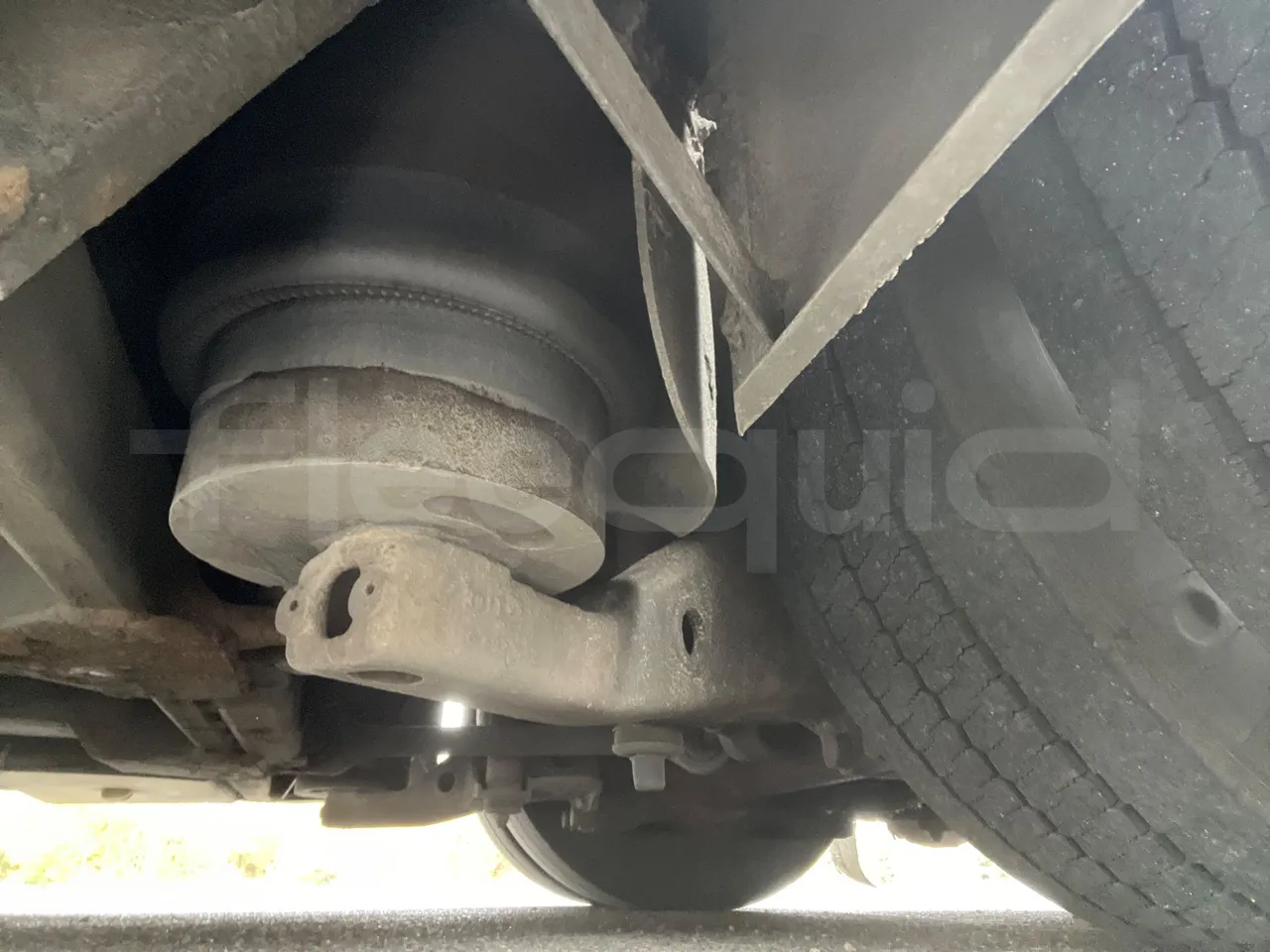 Van Hool A330 330 - EUR4 - 206kW - 12m - axle 2 shock absorbers 1 right