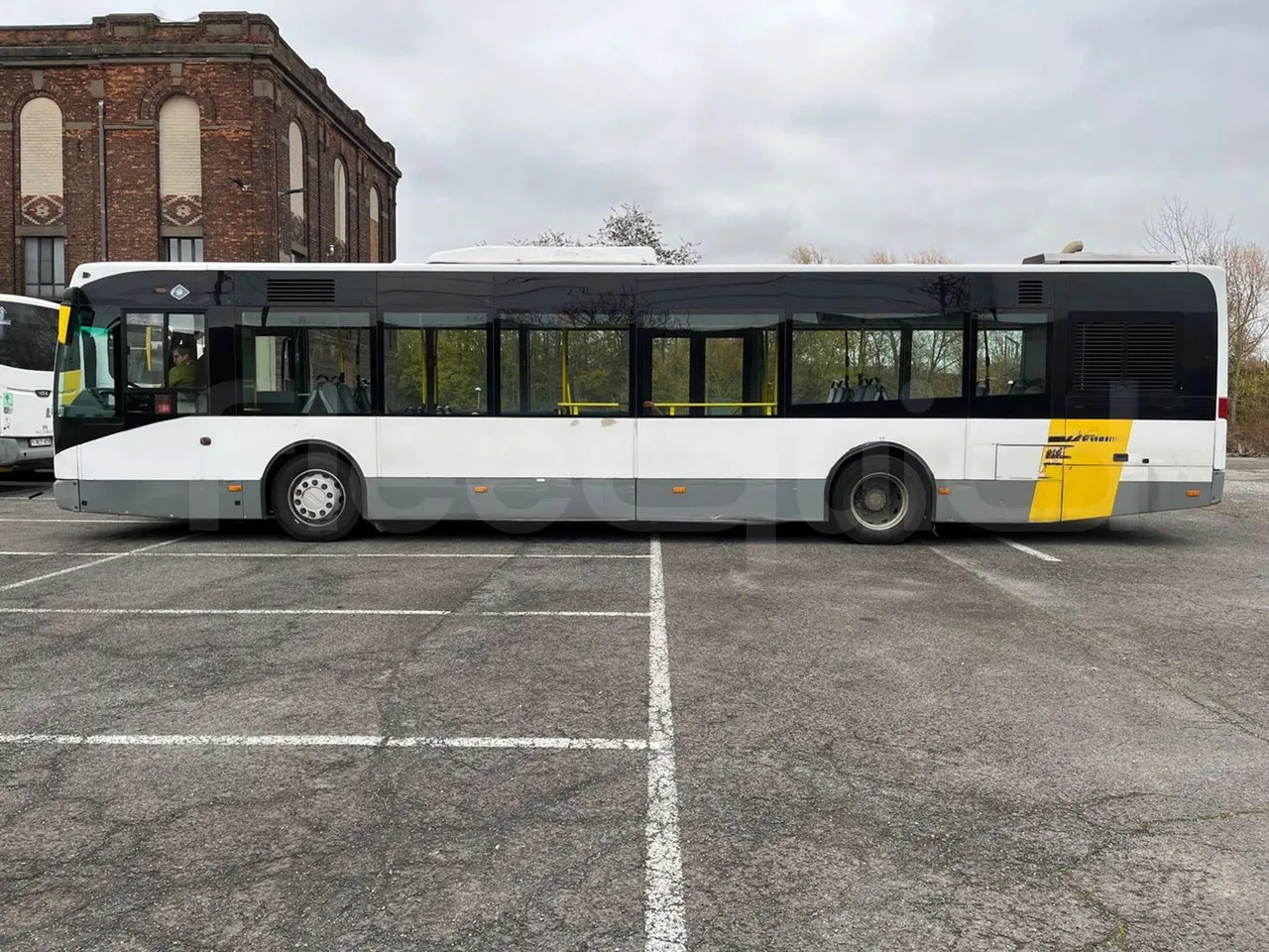 Van Hool A330 330 - EUR4 - 206kW - 12m - left side photo