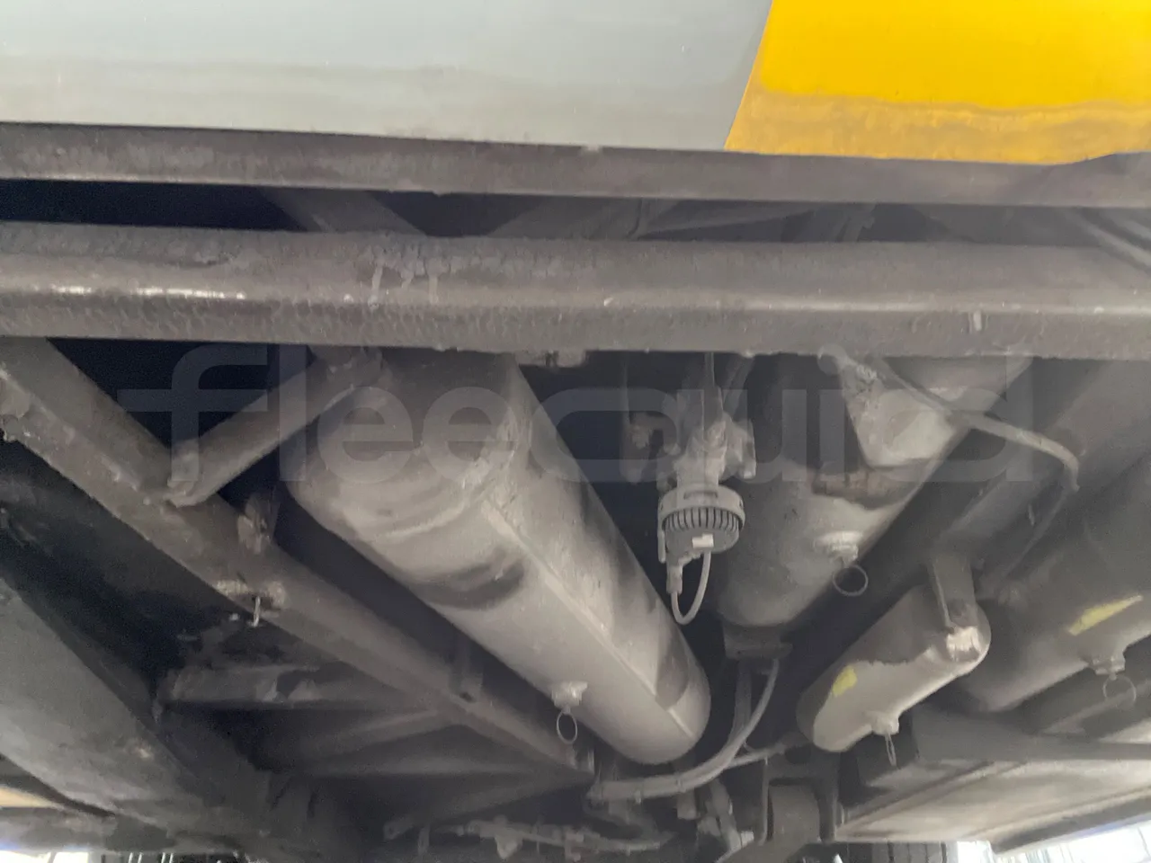 Van Hool A330 330 - EUR4 - 206kW - 12m - front undercarriage from front