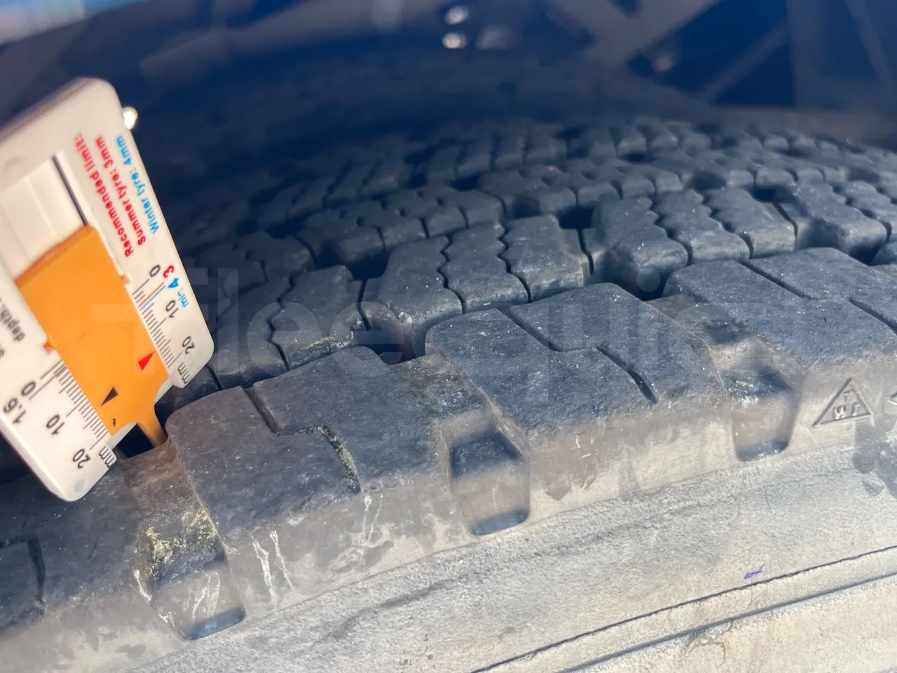 Vdl Futura - tread condition front tires left