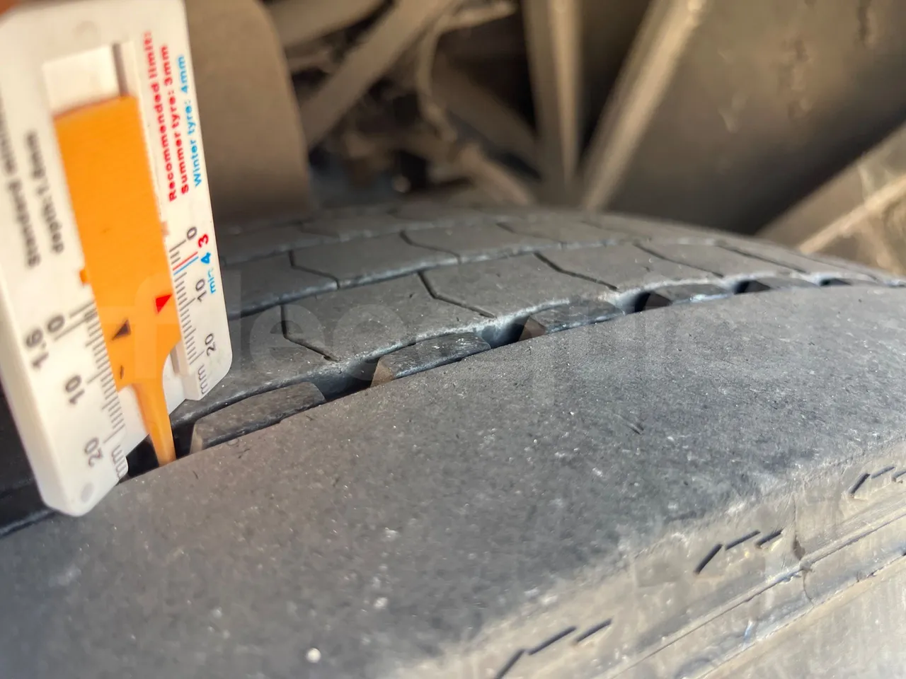 Vdl Futura - tread condition front tires right