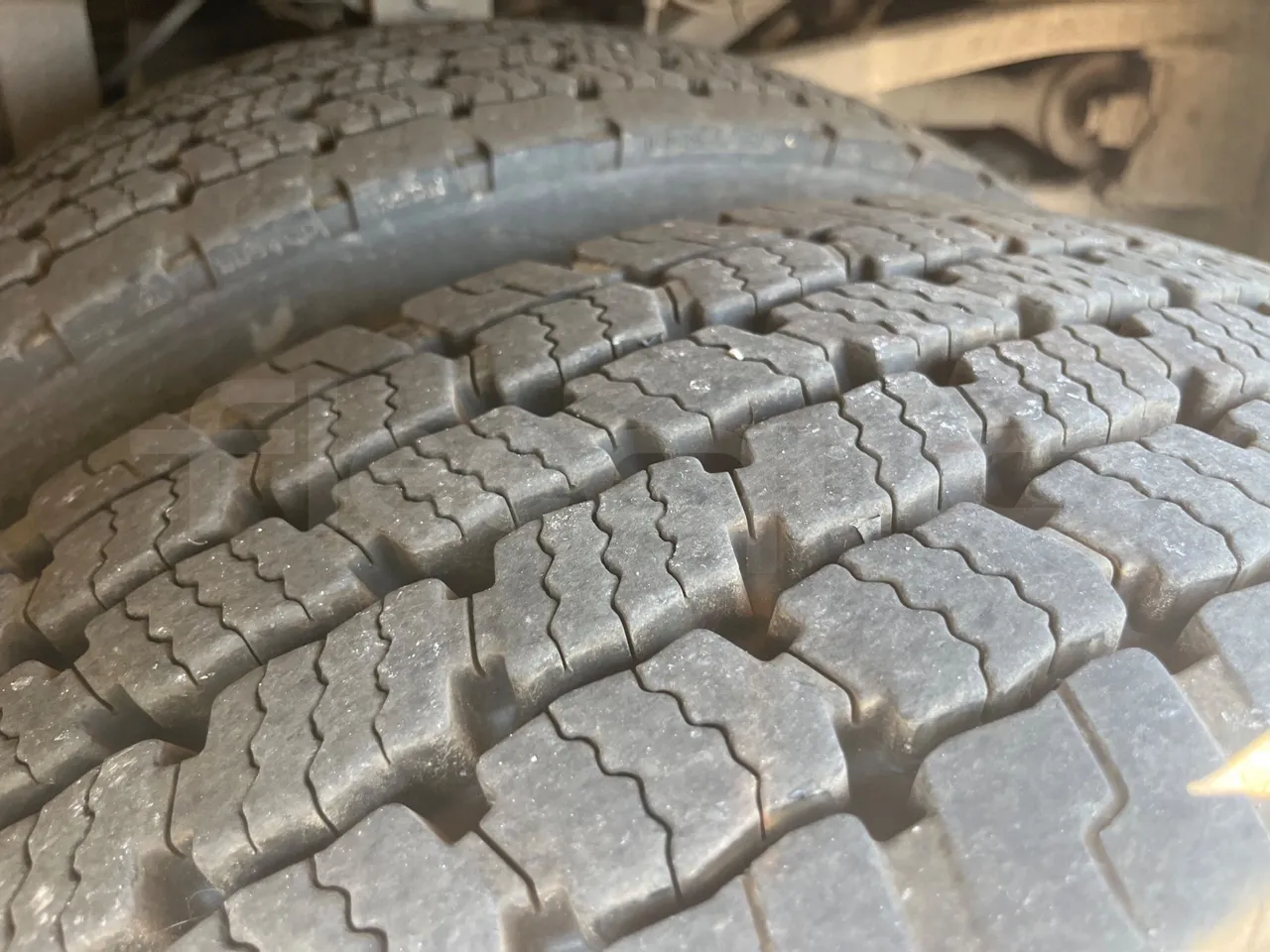 Vdl Futura - tread condition third axle tires left