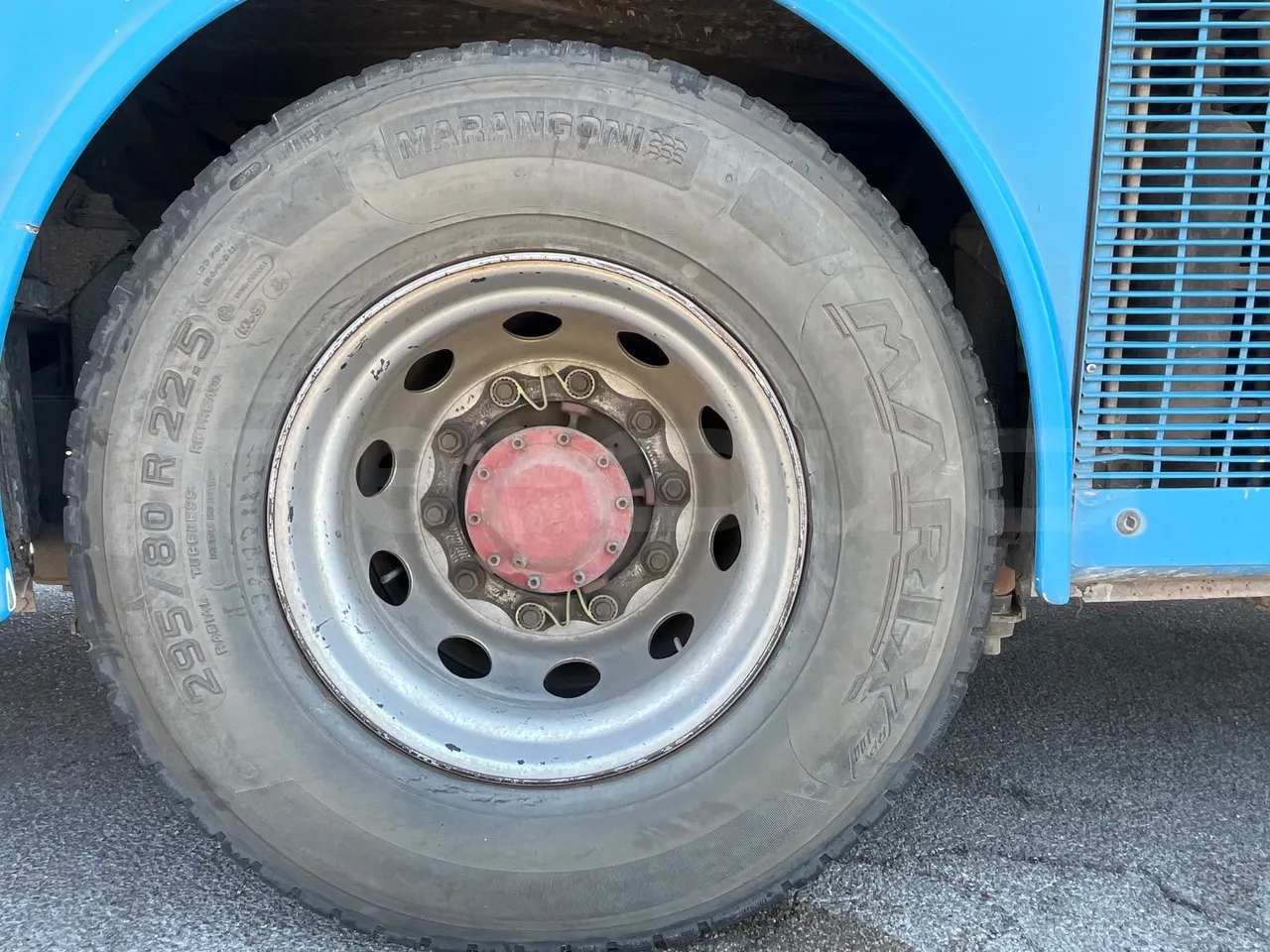 Vdl Futura - rear left tire photo