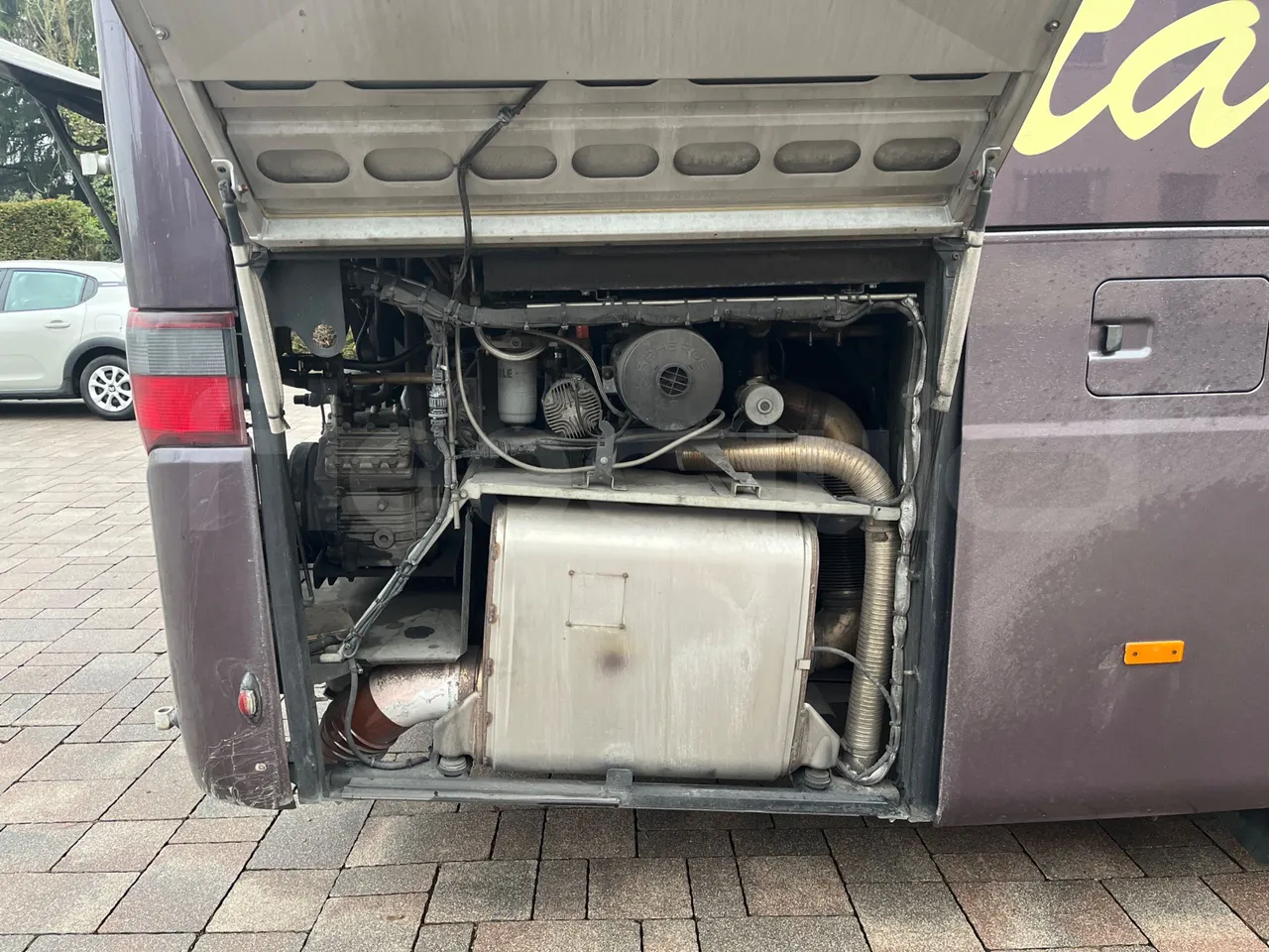 Setra S411 HD - EUR5 - 260kW - 10.100m - engine plate photo