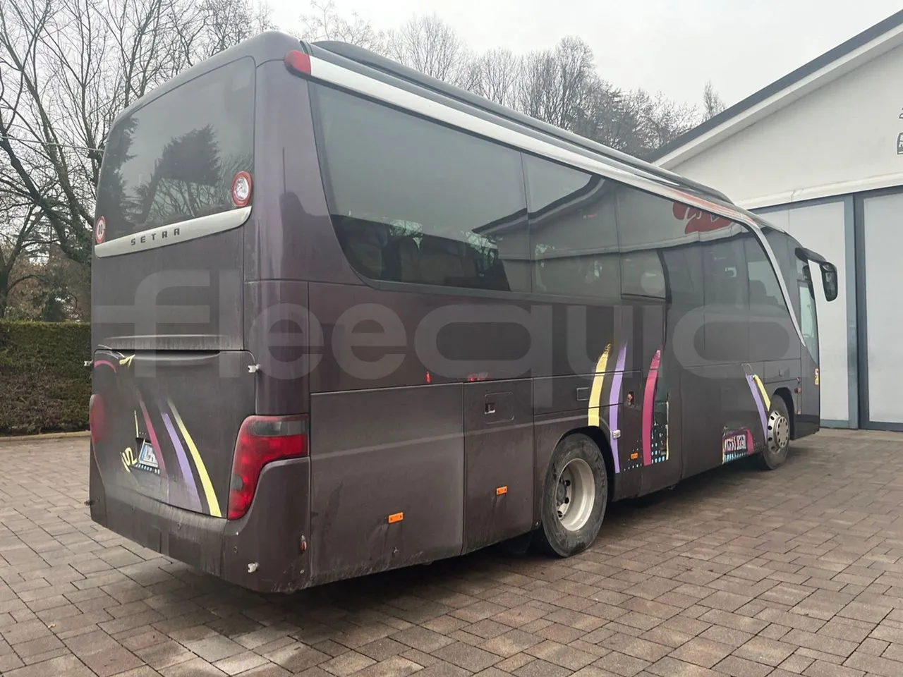 Setra S411 HD - EUR5 - 260kW - 10.100m - 3/4 right rear doors closed