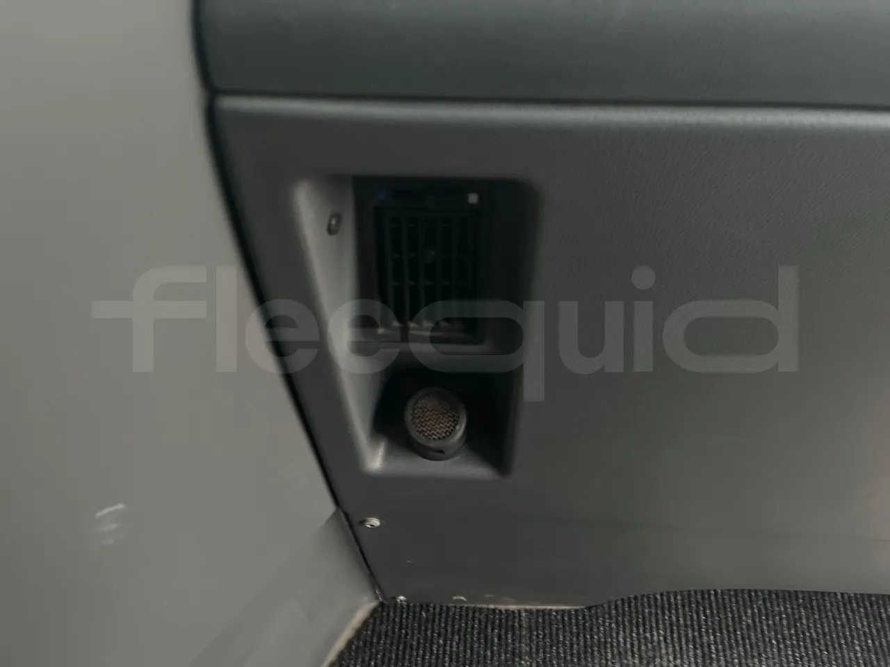 Setra S411 HD - EUR5 - 260kW - 10.100m - hostes microphone accessories photo