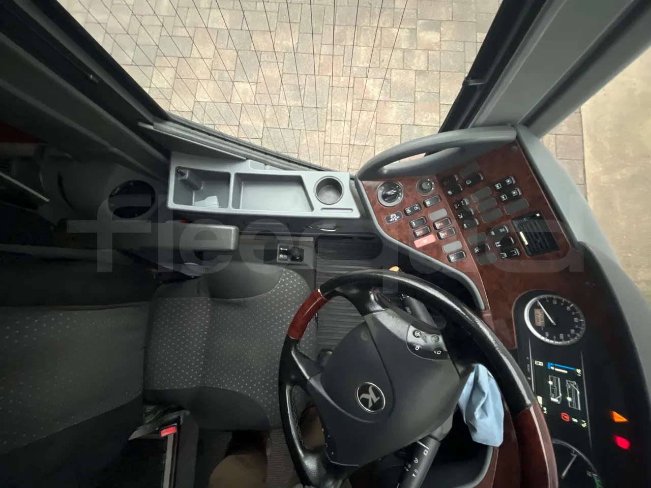 Setra S411 HD - EUR5 - 260kW - 10.100m - onboard devices 1