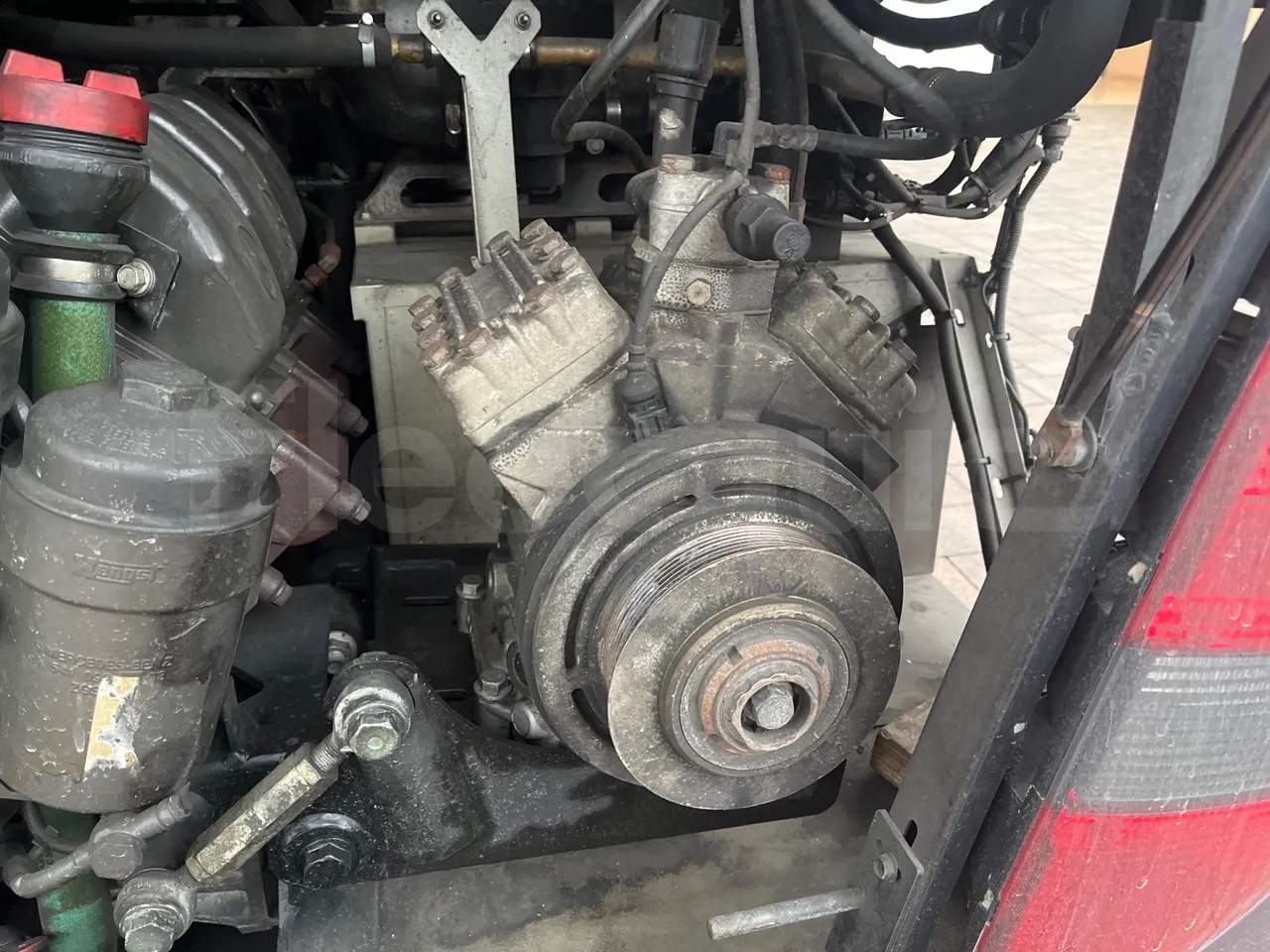 Setra S411 HD - EUR5 - 260kW - 10.100m - air conditioning compressor