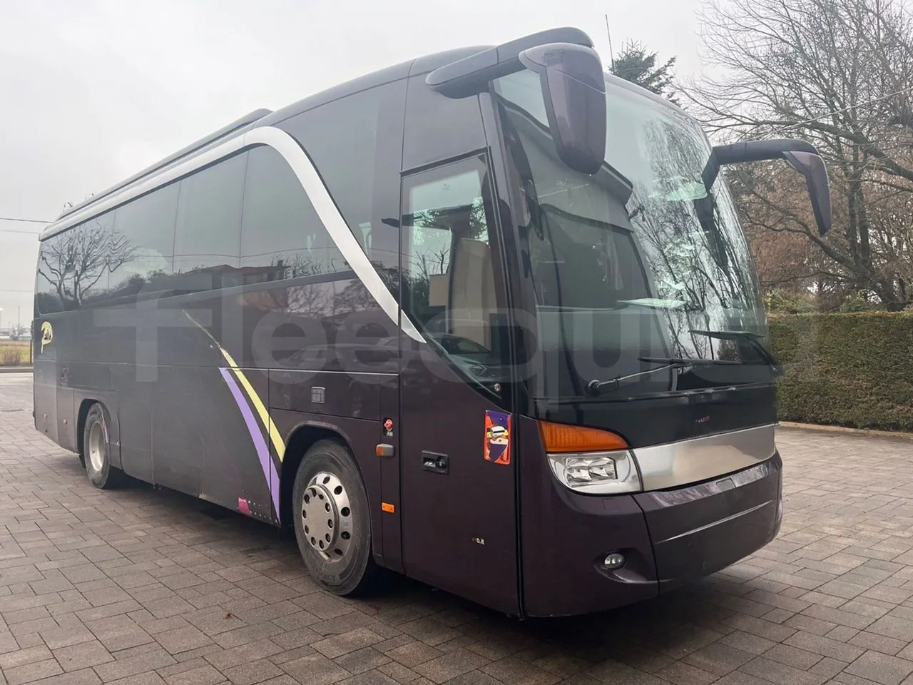 Setra S411 HD - EUR5 - 260kW - 10.100m - Base cover photo