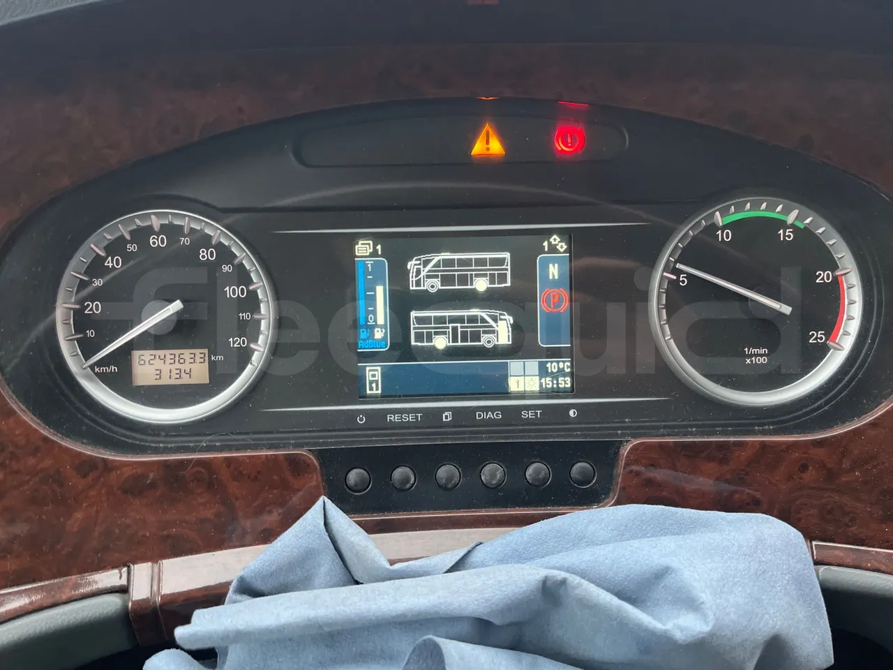 Setra S411 HD - EUR5 - 260kW - 10.100m - dashboard lights on