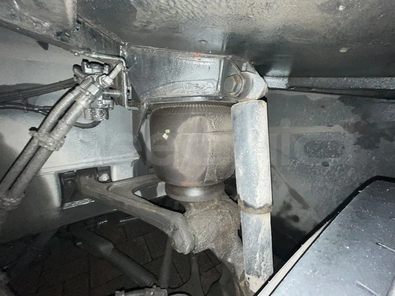 Setra S411 HD - EUR5 - 260kW - 10.100m - front shock absorbers left