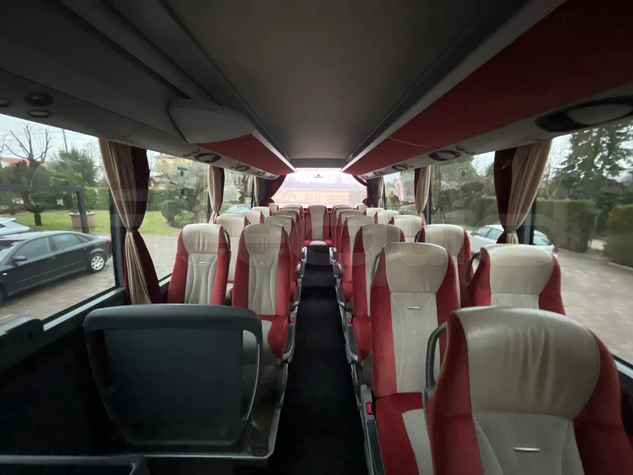 Setra S411 HD - EUR5 - 260kW - 10.100m - reverse view middle aisle