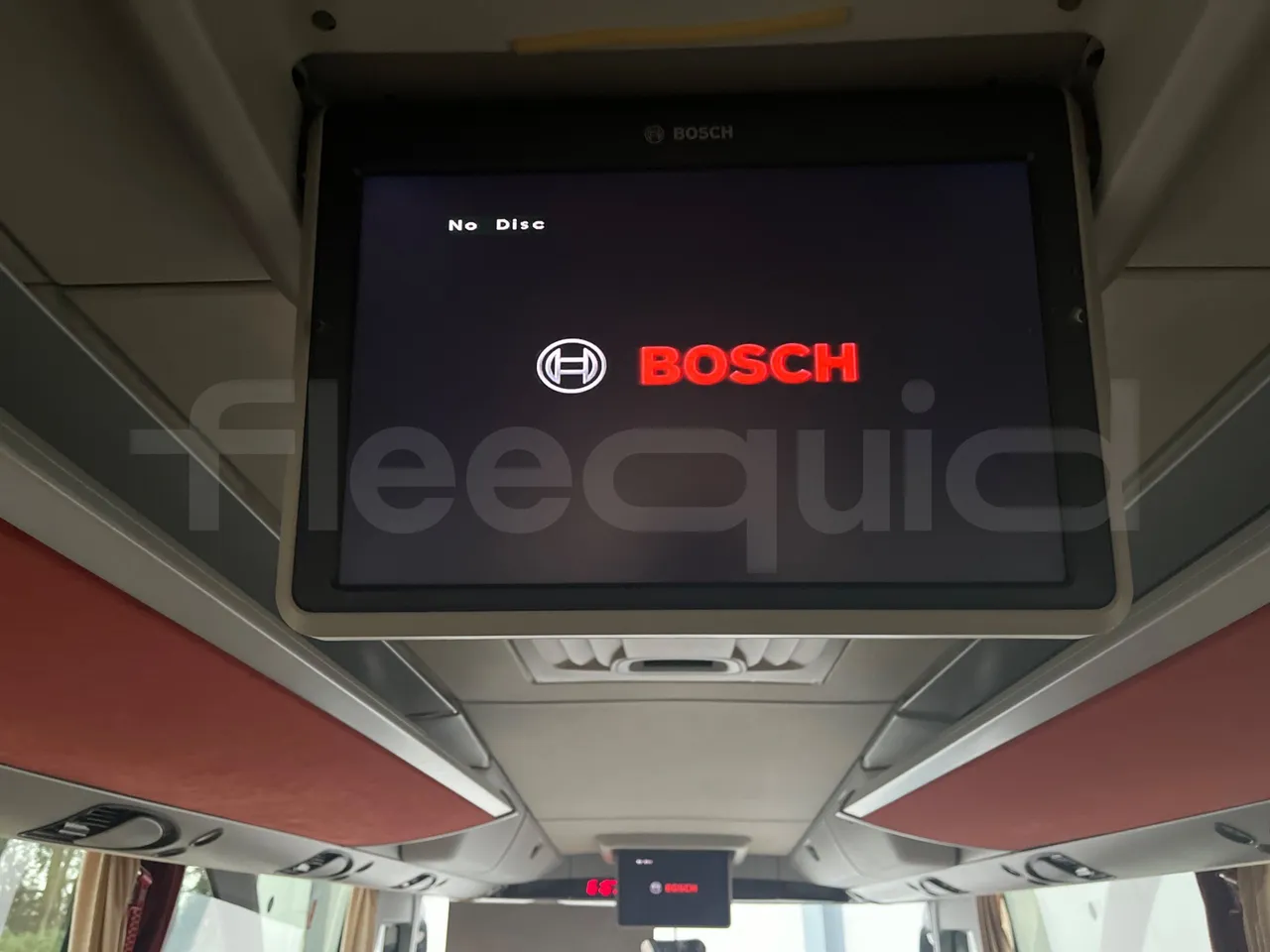 Setra S411 HD - EUR5 - 260kW - 10.100m - monitor detail photo