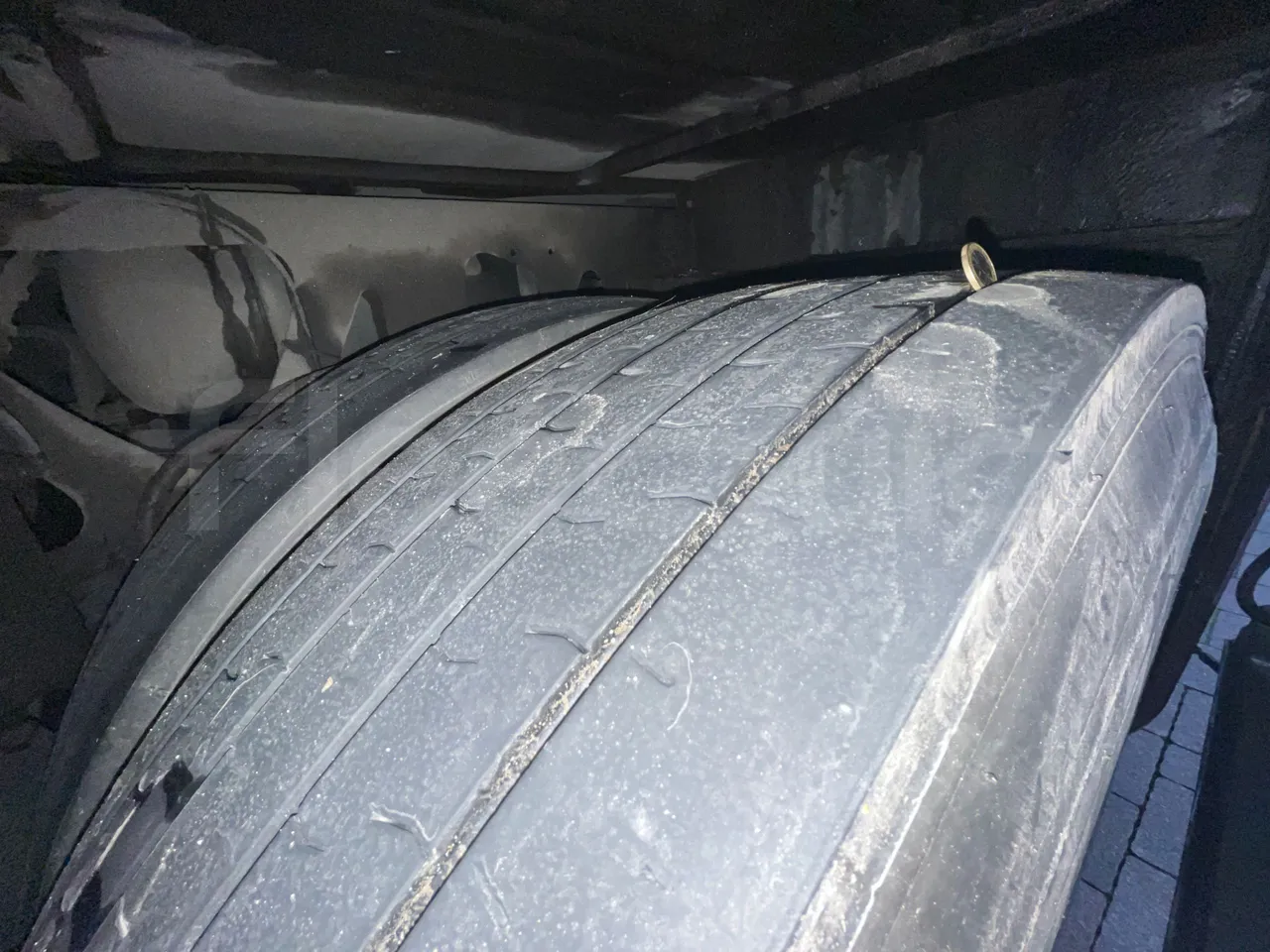 Setra S411 HD - EUR5 - 260kW - 10.100m - tread condition third axle tires left