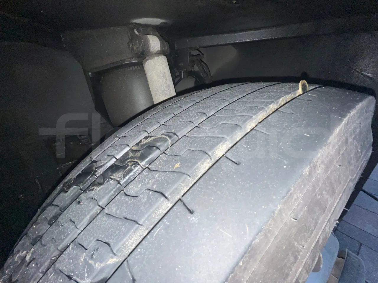 Setra S411 HD - EUR5 - 260kW - 10.100m - tread condition third axle tires right