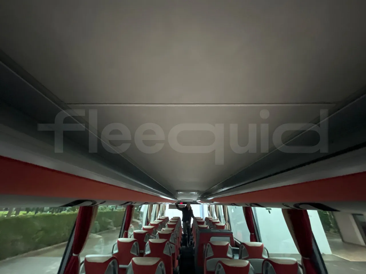 Setra S411 HD - EUR5 - 260kW - 10.100m - overhead compartments photo
