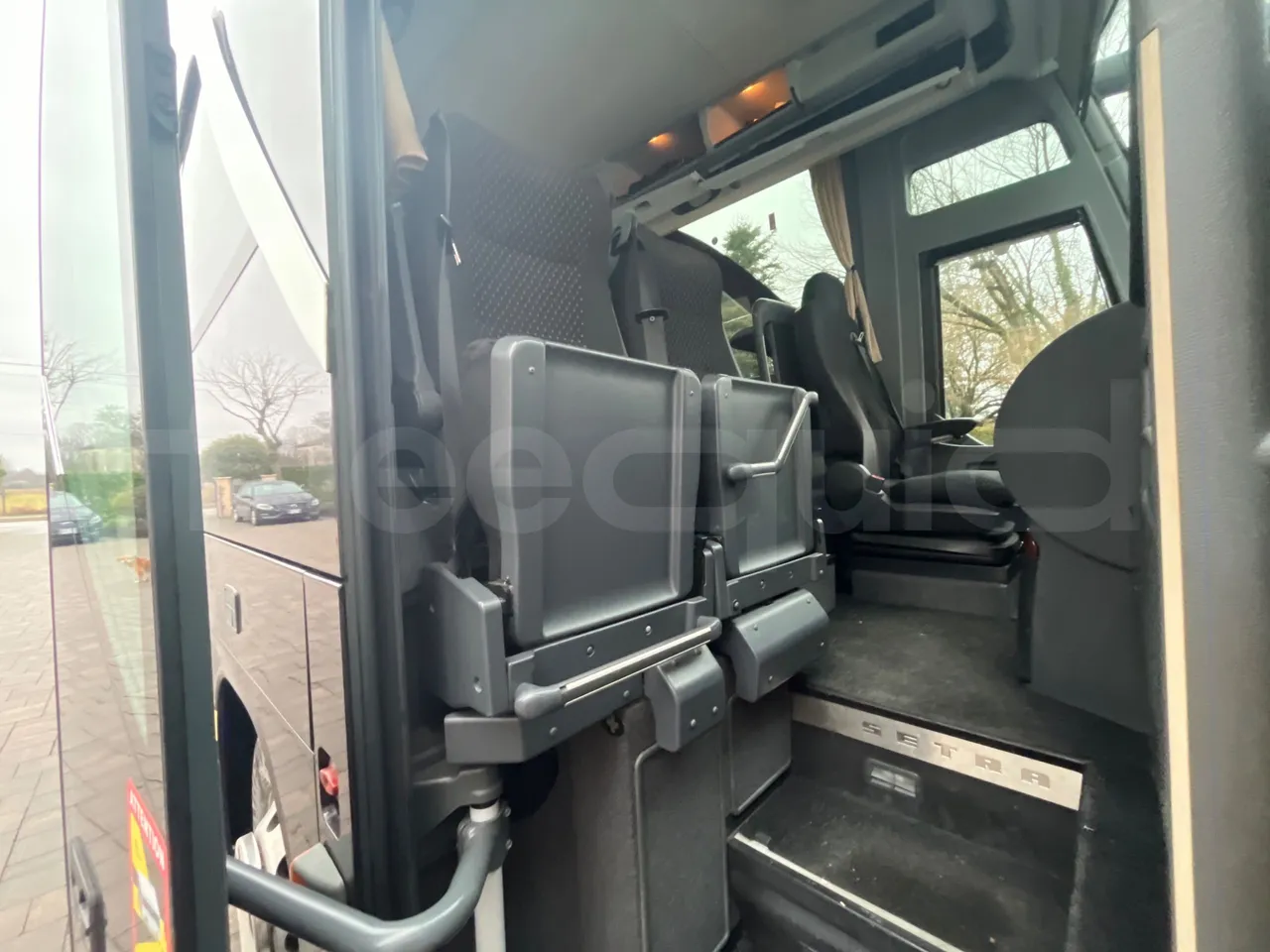 Setra S411 HD - EUR5 - 260kW - 10.100m - hostess seat photo
