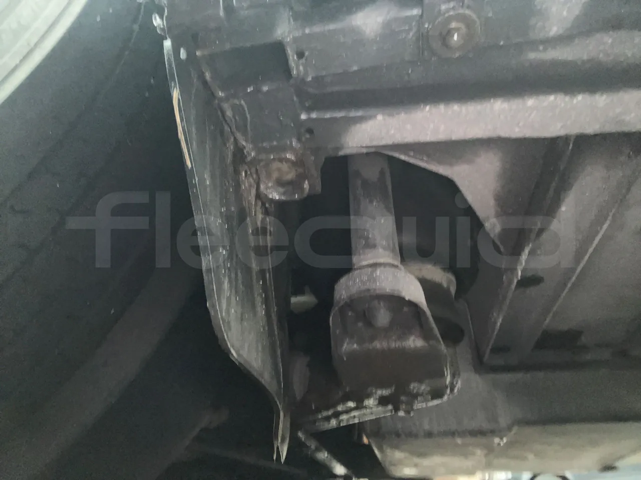 Setra S411 HD - EUR5 - 260kW - 10.100m - axle 2 shock absorbers 2 left