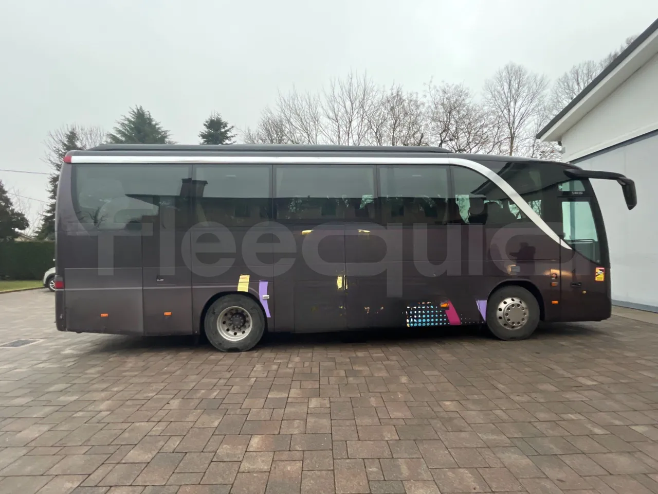 Setra S411 HD - EUR5 - 260kW - 10.100m - right side doors closed