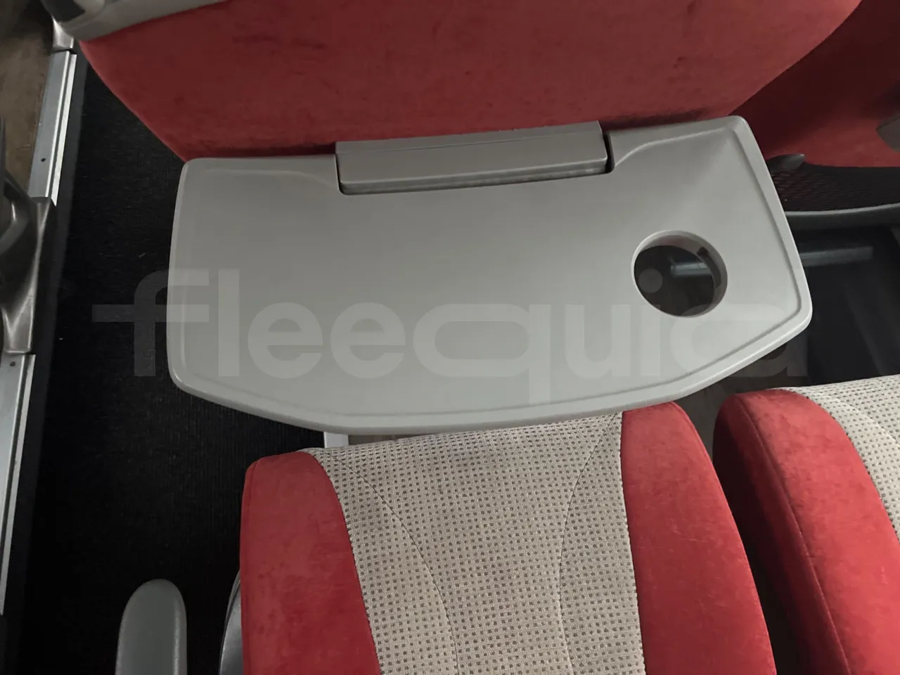 Setra S411 HD - EUR5 - 260kW - 10.100m - table detail photo