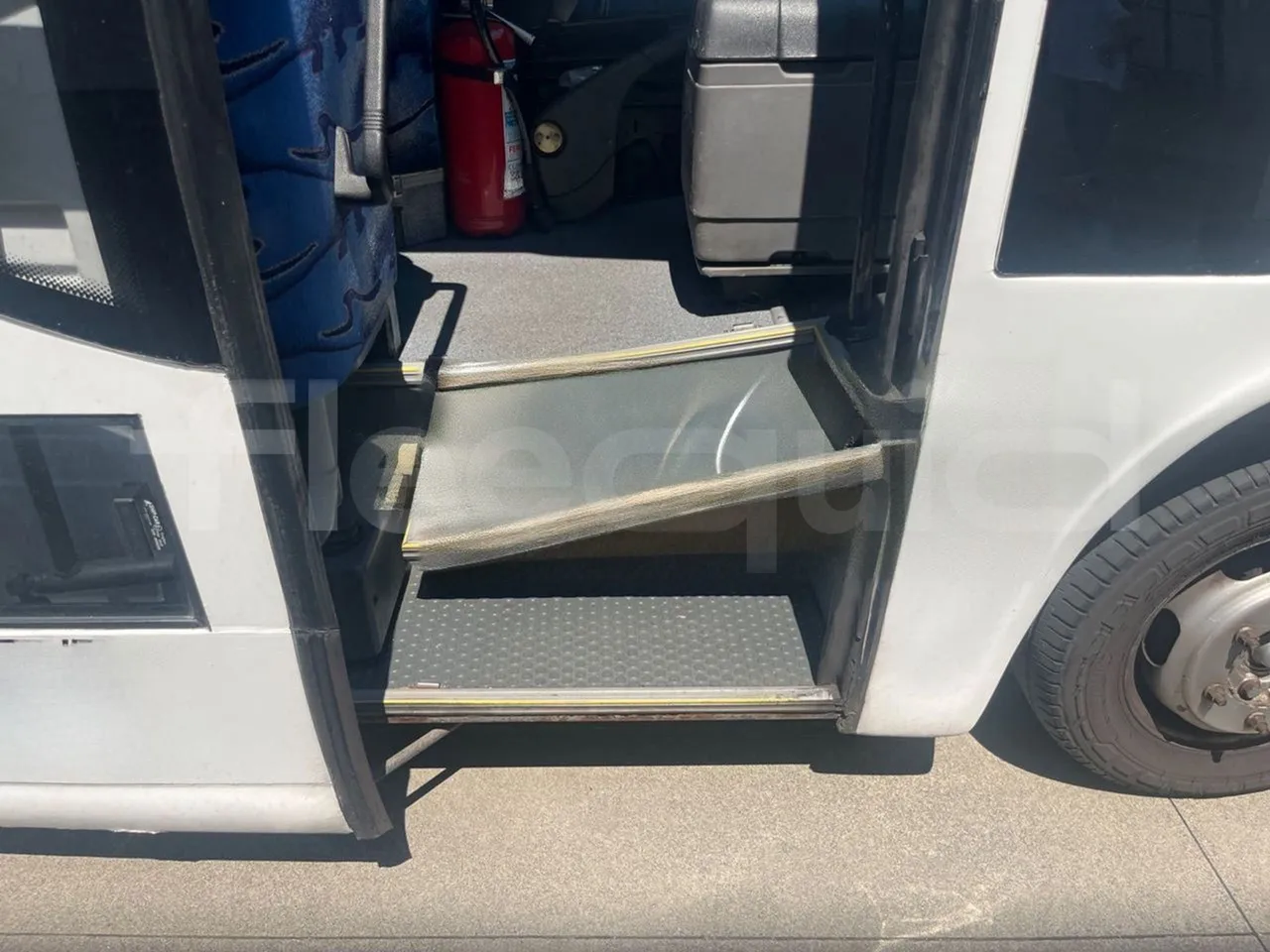 Mercedes-Benz Sprinter 416CD - EUR3 - 115kW - 6.995 - front door 1 open