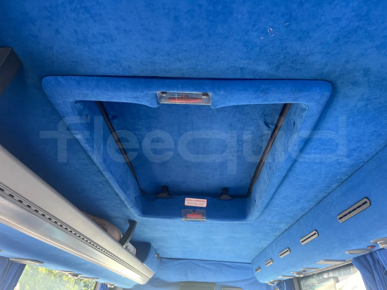 Mercedes-Benz Sprinter 416CD - EUR3 - 115kW - 6.995 - hostes microphone accessories photo