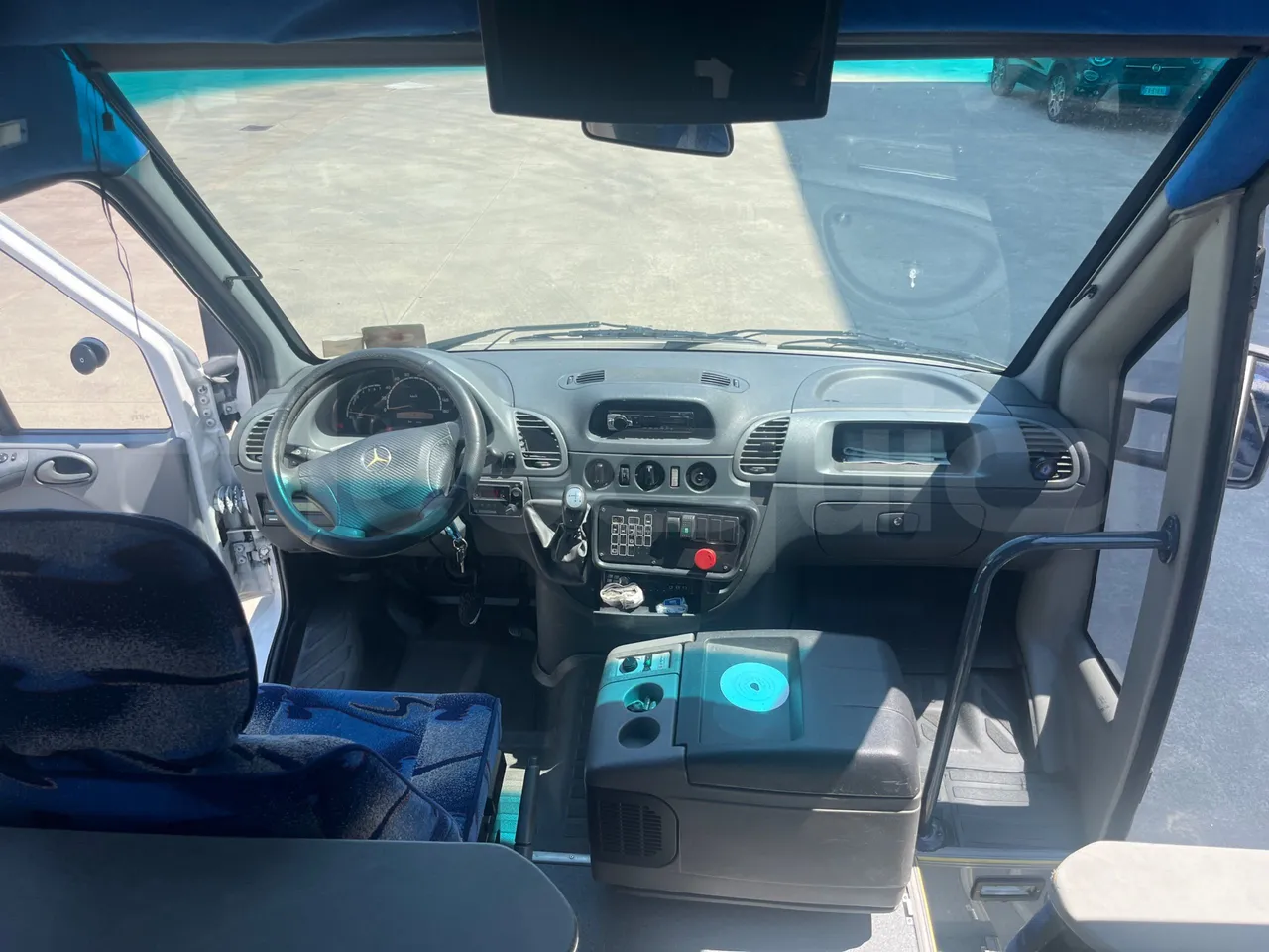 Mercedes-Benz Sprinter 416CD - EUR3 - 115kW - 6.995 - door mechanism photo
