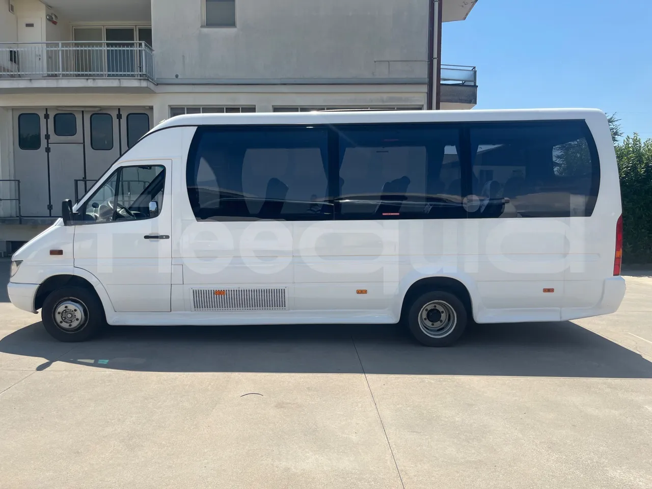 Mercedes-Benz Sprinter 416CD - EUR3 - 115kW - 6.995 - external compartments photo