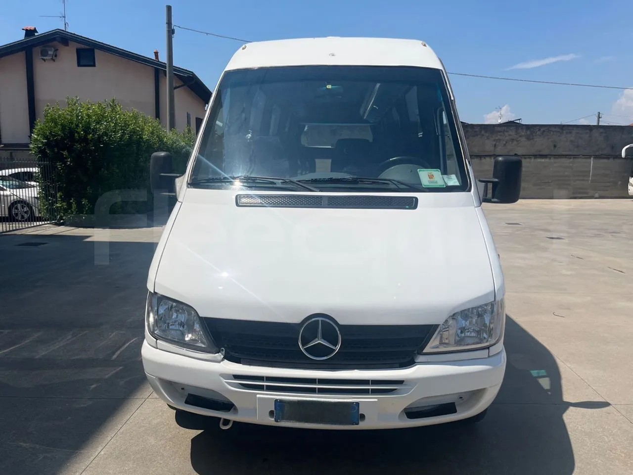 Mercedes-Benz Sprinter 416CD - EUR3 - 115kW - 6.995 - front photo
