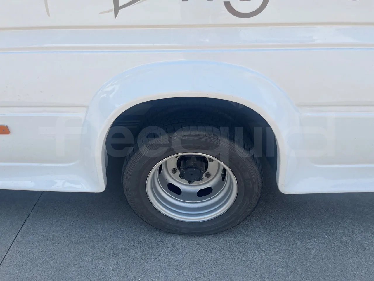 Mercedes-Benz Sprinter 416CD - EUR3 - 115kW - 6.995 - tread condition front tires right