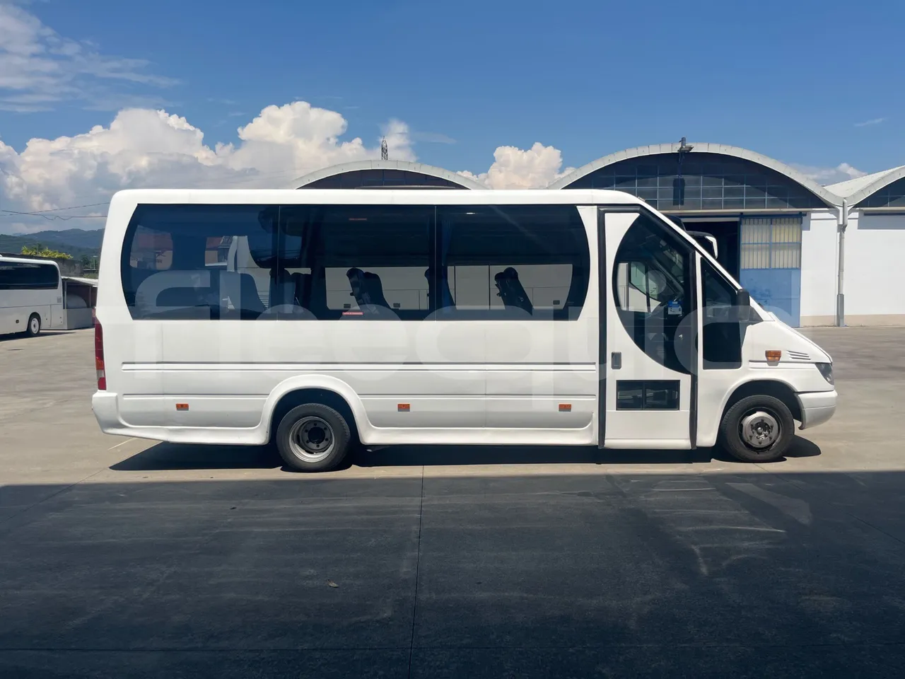 Mercedes-Benz Sprinter 416CD - EUR3 - 115kW - 6.995 - under carpet photo