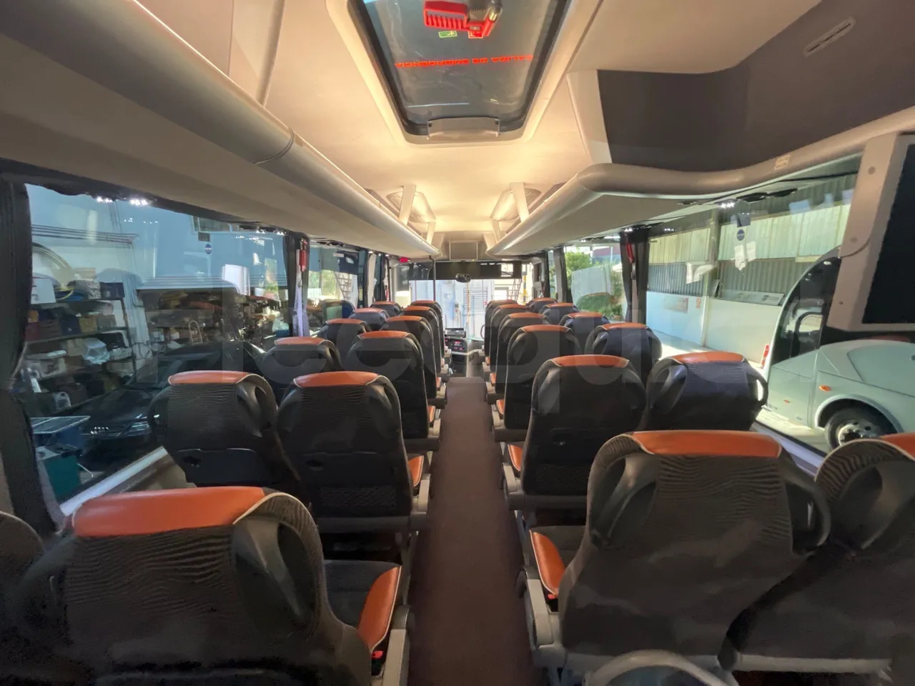 Man Lion's Coach B.2007.46.006 - Euro 6 - 324 kW - 12 mt - forward view middle aisle