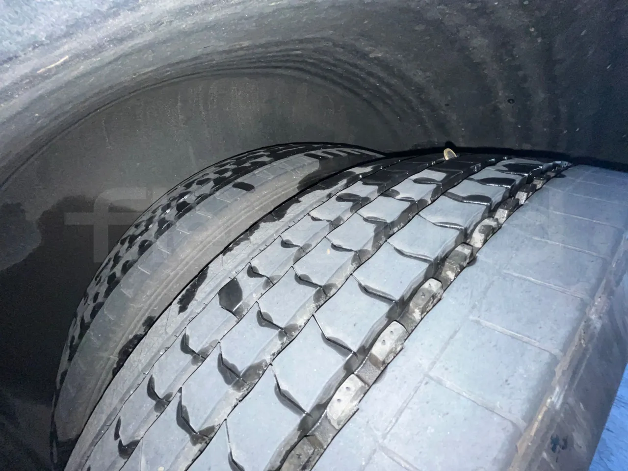 Man Lion's Coach B.2007.46.006 - Euro 6 - 324 kW - 12 mt - tread condition front tires right