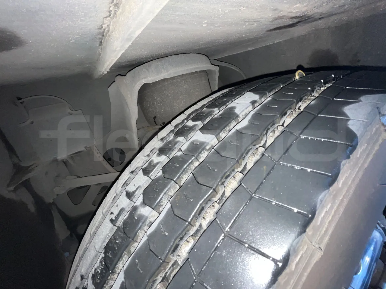 Man Lion's Coach B.2007.46.006 - Euro 6 - 324 kW - 12 mt - tread condition second axle tires left