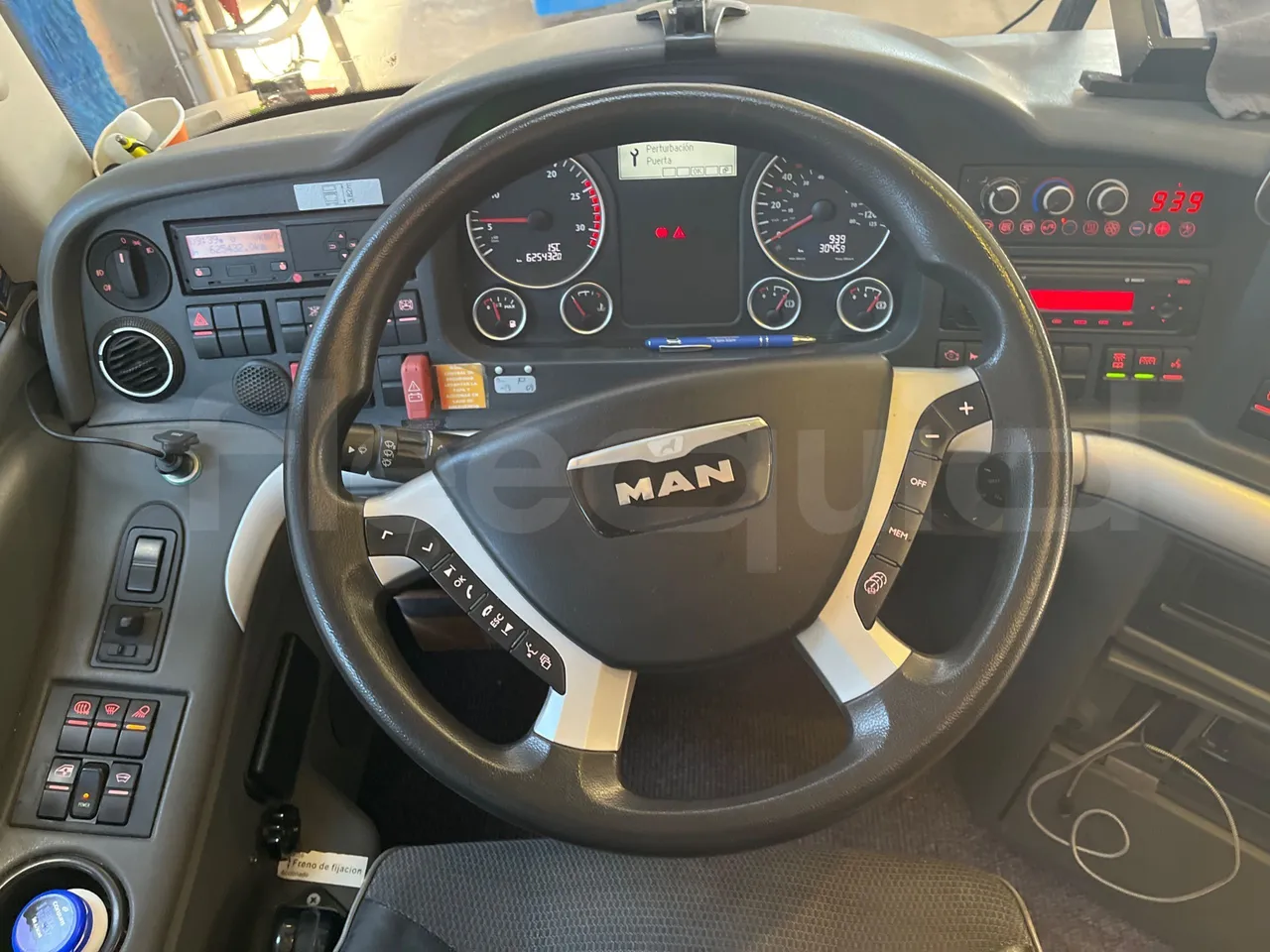 Man Lion's Coach B.2007.46.006 - Euro 6 - 324 kW - 12 mt - steering wheel photo