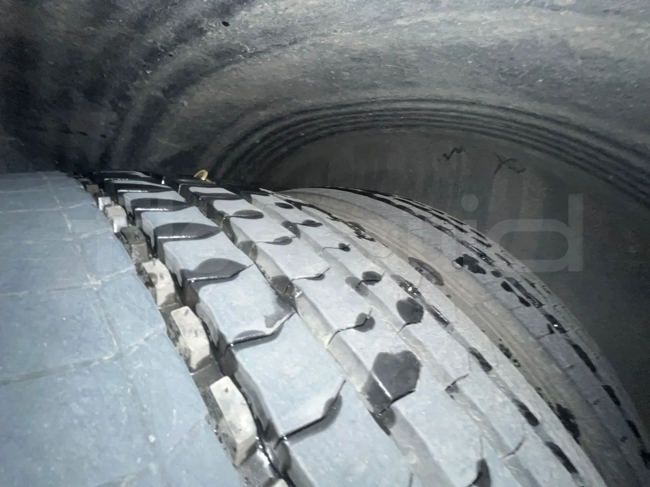 Man Lion's Coach B.2007.46.006 - Euro 6 - 324 kW - 12 mt - front left tire measurements